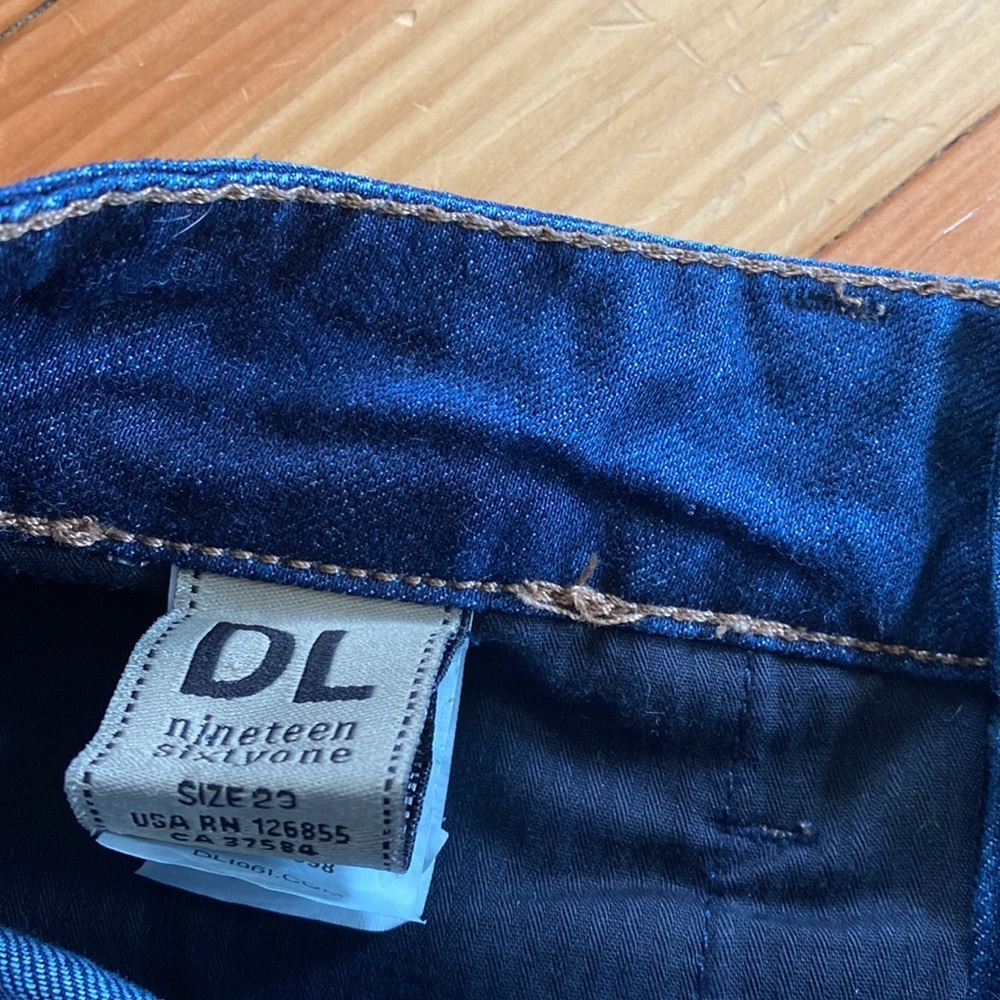 DL1961 Lola Cut Off Jean Shorts 23‎ - Picture 3 of 4